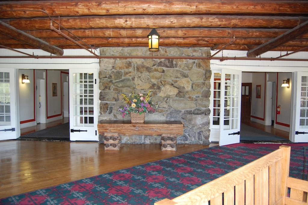 Glacier Park Lodge East Glacier Park Village Екстер'єр фото
